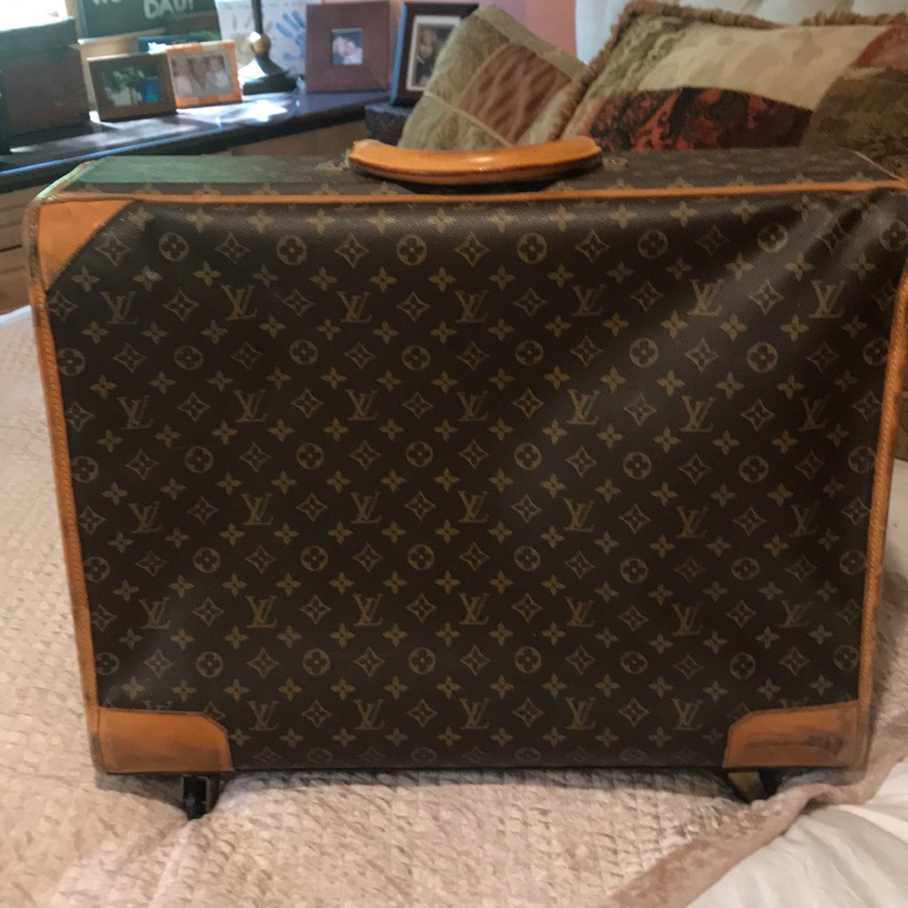 Authentic Loui Vuitton suitcase